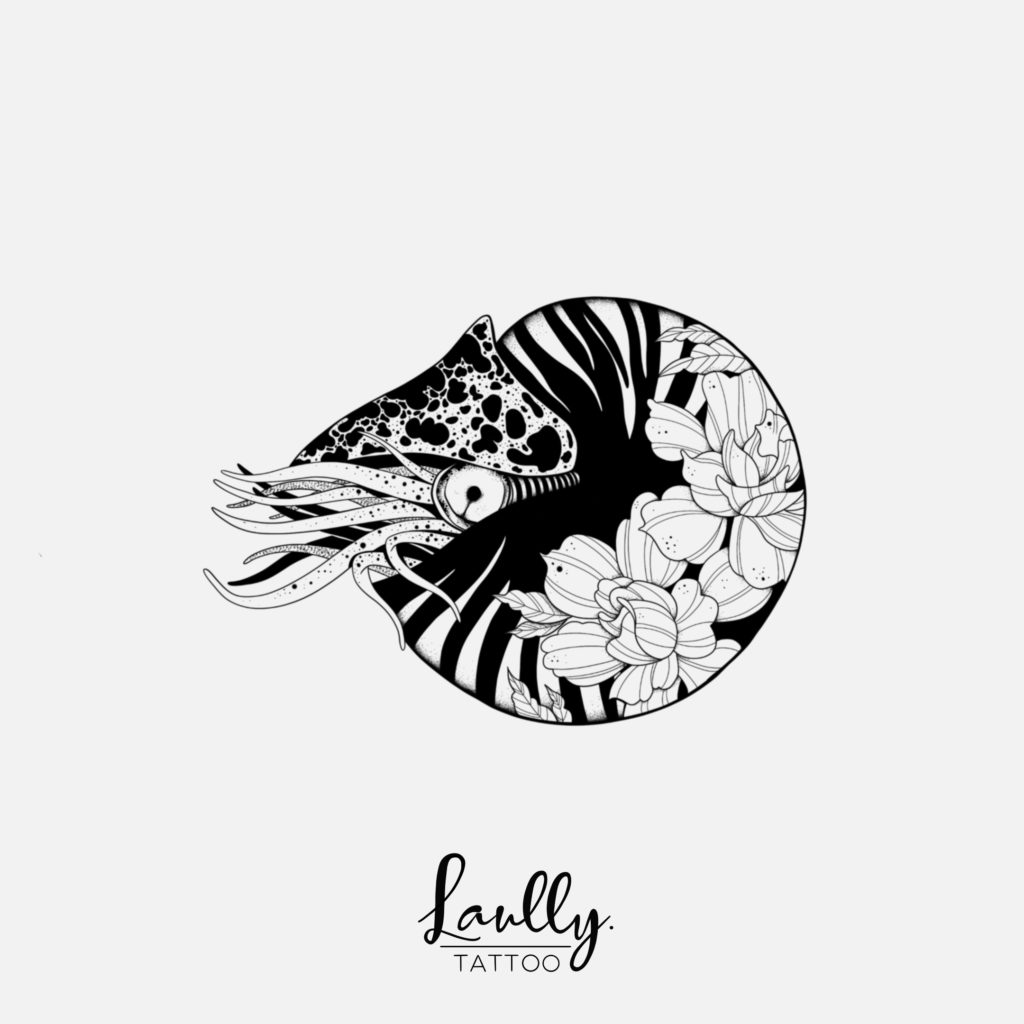 nautilus floral noir flash tattoo la main de bois