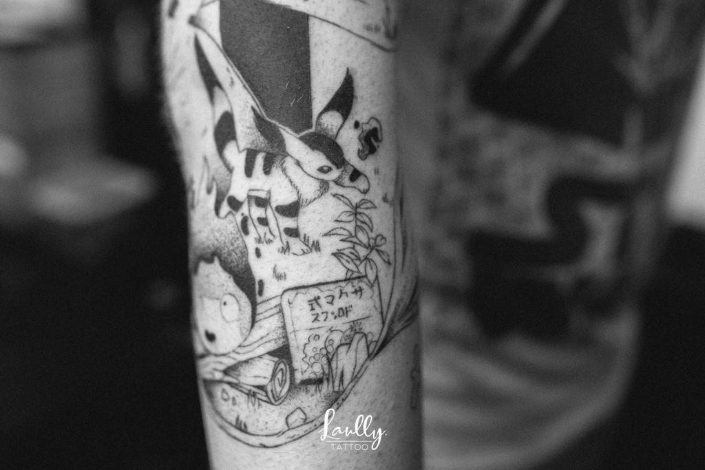 Tattoo à la main de bois sur studio ghibli sur un bras
