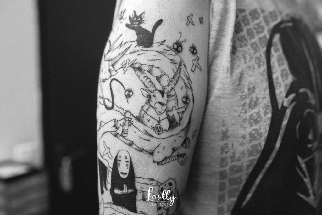 Studio ghibli en tatouage à la main de bois